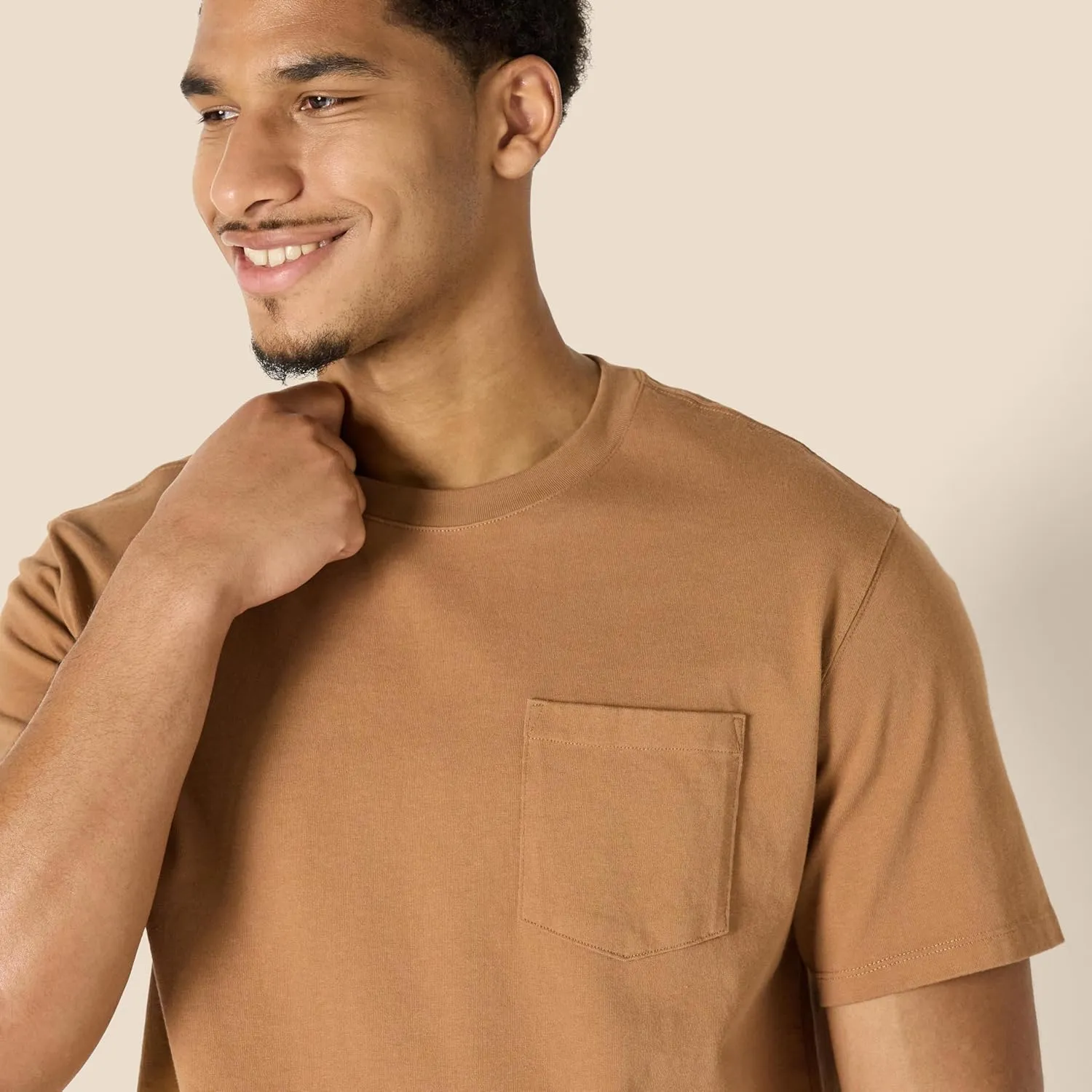 Amazon Essentials Men's Relaxed-Fit Heavyweight Cotton Pocket T-Shirt